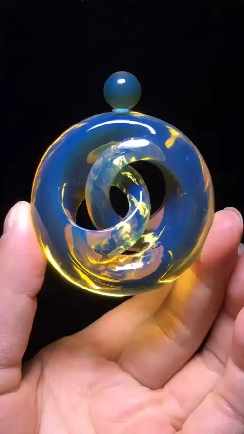 缅甸金蓝珀连环扣吊坠