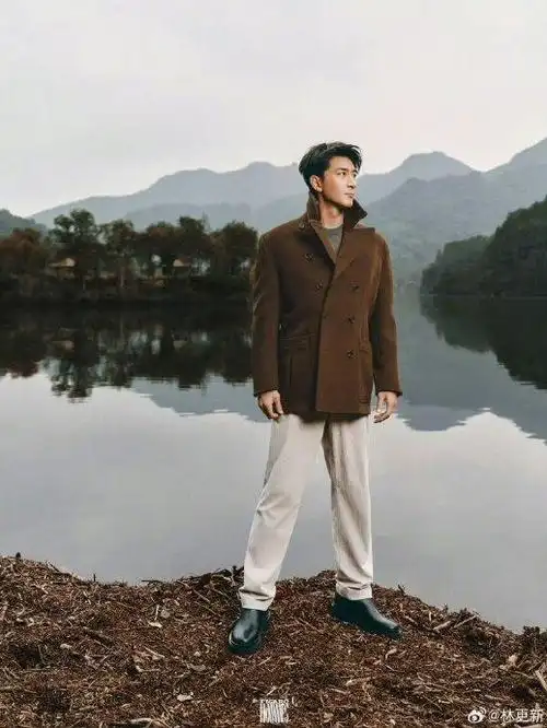 林更新最新营业照,这鞋跟真的好高呀,哈哈哈"神的高跟鞋"|鞋跟|林更新