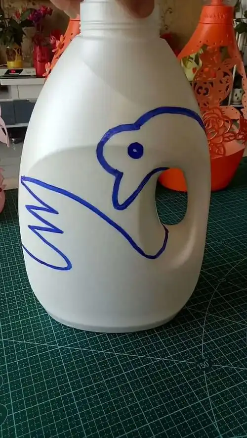 洗衣液瓶改造天鹅教程