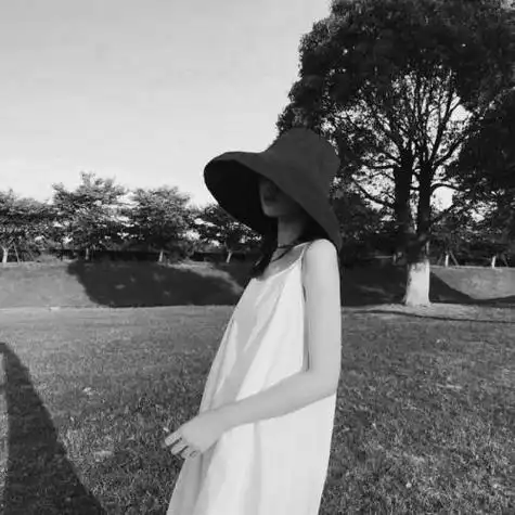 唯美女生黑白头像背影黑白背影微信头像女生伤感