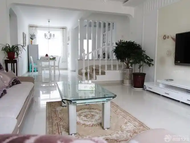 客厅小错层楼梯栏杆装修效果图片