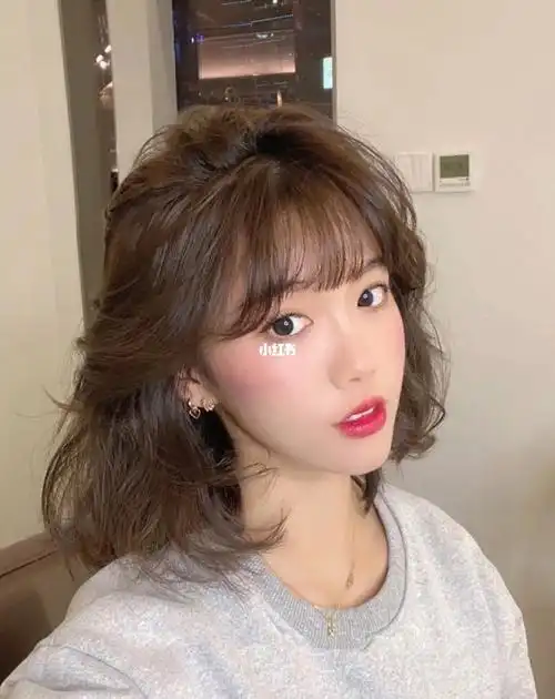 73女生一定要尝试一下这个锁骨发木马卷