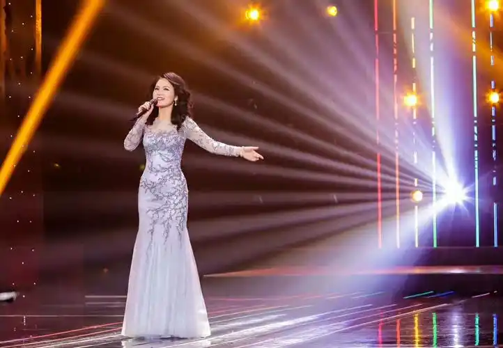 写美篇 小邓丽君唐丽丽简介 出生地:湖南 职业:话剧演员演员  歌手