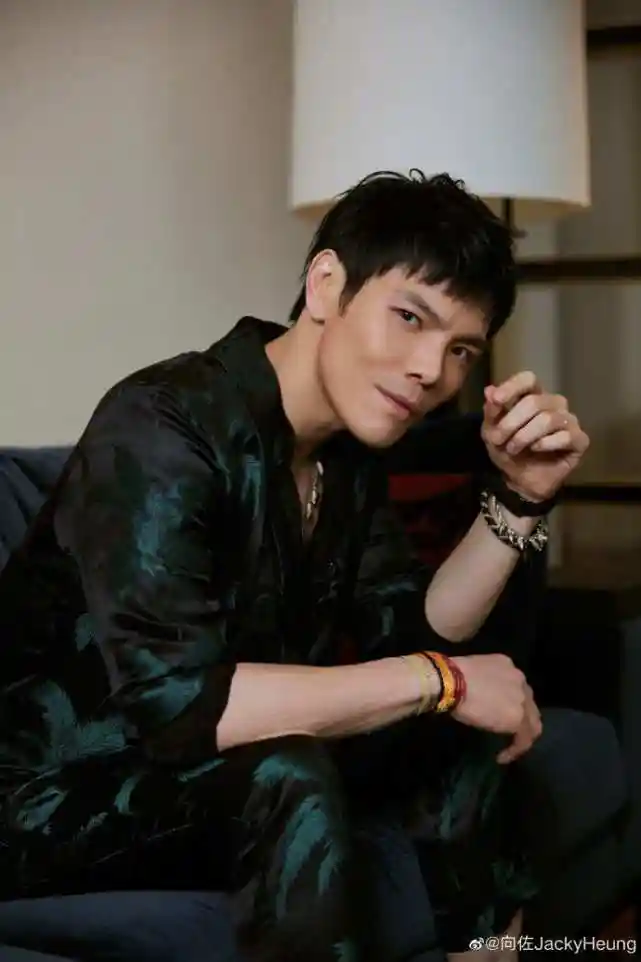 与郭碧婷分开53天向佐喊话想念老婆和女儿盼娘俩早日到来团聚