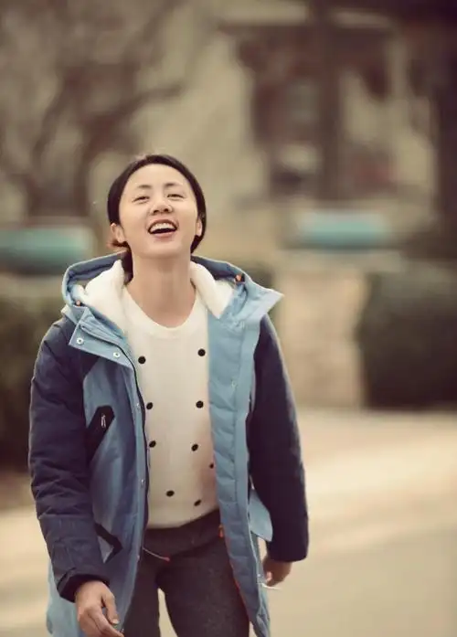 孙莉17岁就被黄磊追到手,相恋9年步入婚姻殿堂,被黄磊宠成公主