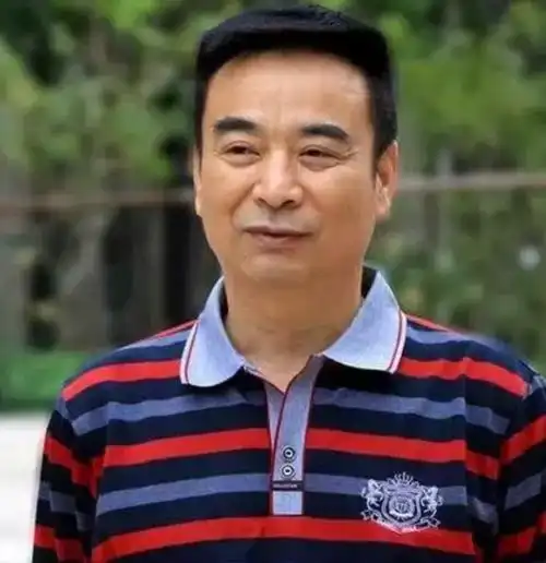 演员岳跃利:常被错认的河南演员,前妻是刘芳,二婚妻子小他11岁