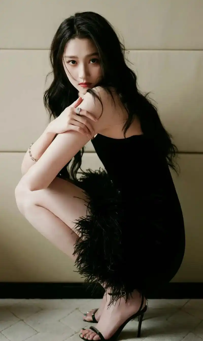 关晓彤性格写真照 - 抖音