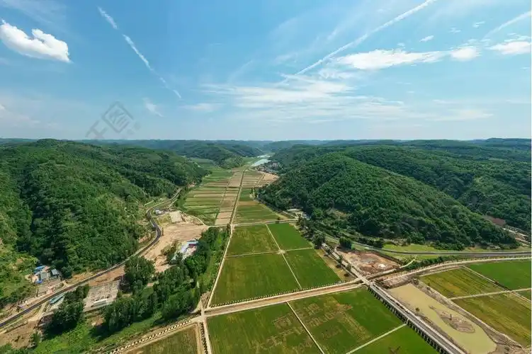 延安南泥湾航拍全景图