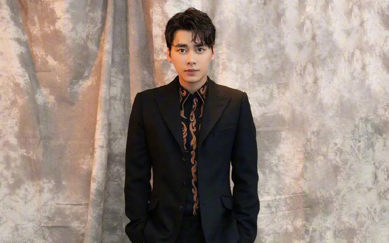 李易峰成熟魅力写真图片桌面壁纸高清大图预览1920×1200_大陆明星