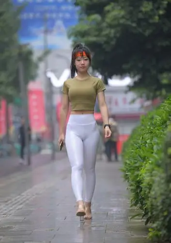 白色亮光紧身裤小姐姐,婀娜多姿的迷人s曲线![19p]