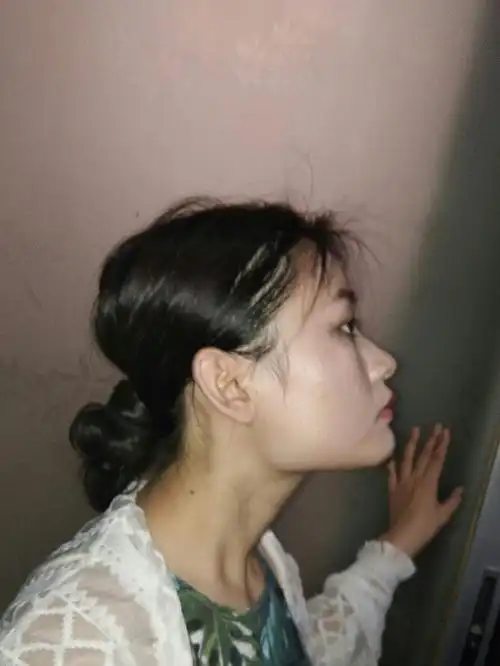 方脸……侧脸不是特别宽可是正面特别宽