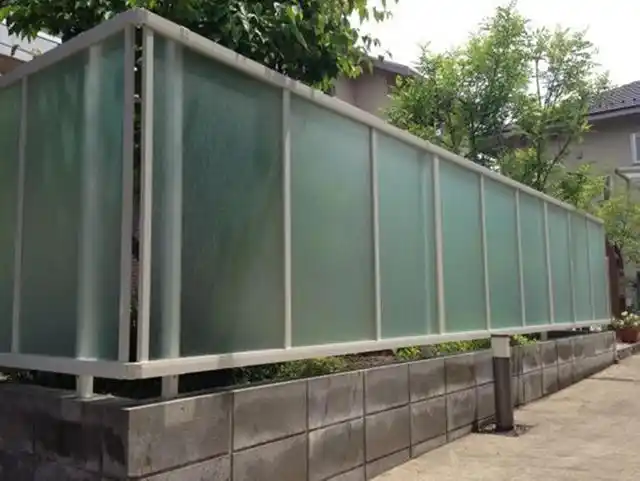 日本咋想的,家里围墙不用砖砌用玻璃板!美貌更胜,属实好加分