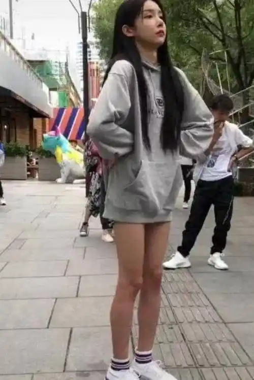 原创女装大佬艾比生图照流出当看到下半身时网友这还有什么好说的