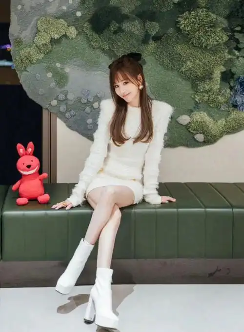 王心凌是好几代人的偶像了,大家是不是也是听着她的歌长大的,1982年9