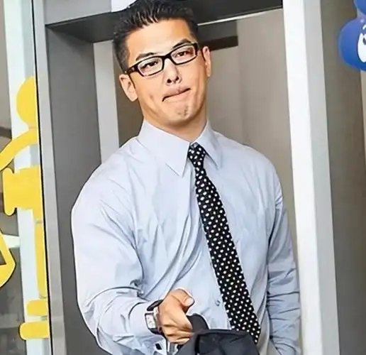 回顾富豪前夫孙志浩辜负了前妻贾静雯把现任妻子宠成宝