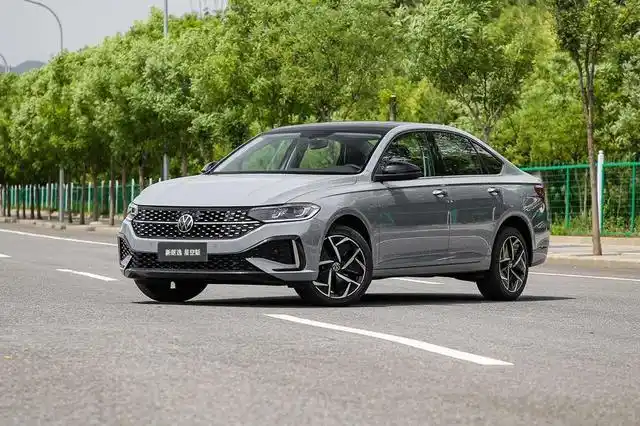 上汽大众新朗逸正式上市 售12.09万起,全系八款车型,哪款更值?