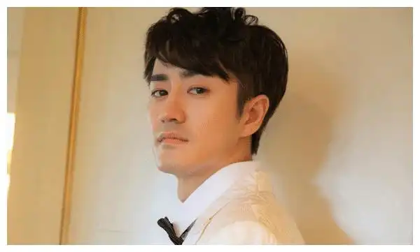 家庭出生很不错的杨玏通过自己的演技在演艺圈备受肯定