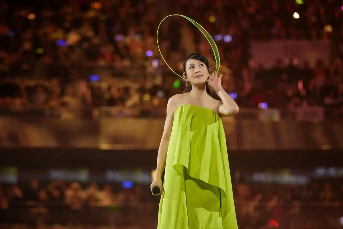 刘若英上海演唱会官宣# 泪了泪了~ 回顾青春岁月,对奶茶演唱会的这份