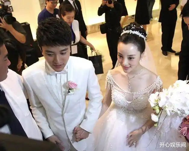 李小璐给12岁甜馨录视频,只顾自己美引网友不满|陈冲|贾乃亮|娱乐圈