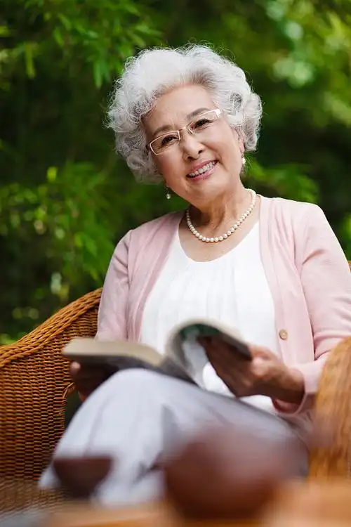 老年人 人 女图片_老年人 人 女高清图片素材库_第24页