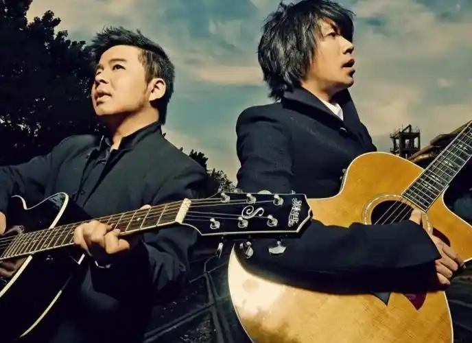 水木年华:巅峰时换人,如今李健越来越火,他们却在乡镇商演插图3