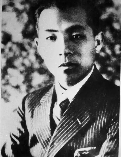 张学良的七个弟弟分别是张学铭,张学曾,张学思,张学森,张学浚