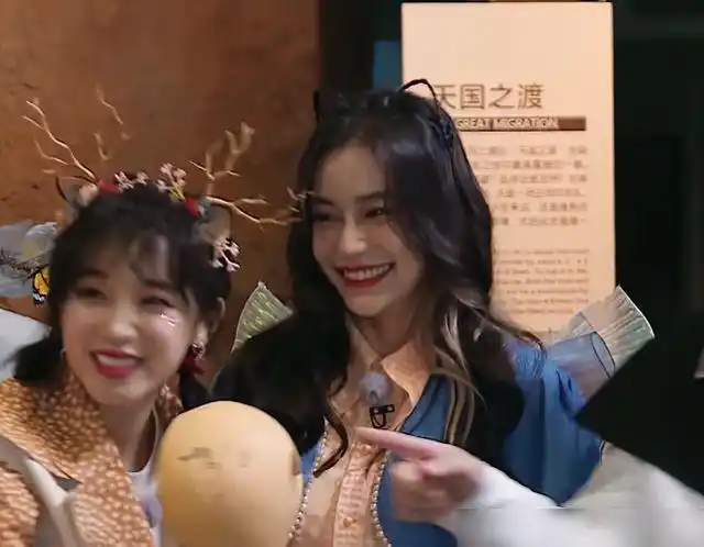 蔡徐坤喊妹妹后宋雨琦一脸娇羞谁注意baby的表情磕到了