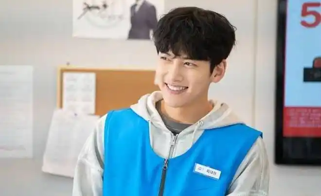 池昌旭幼年丧父与母亲相依为命是演艺圈出名的孝子