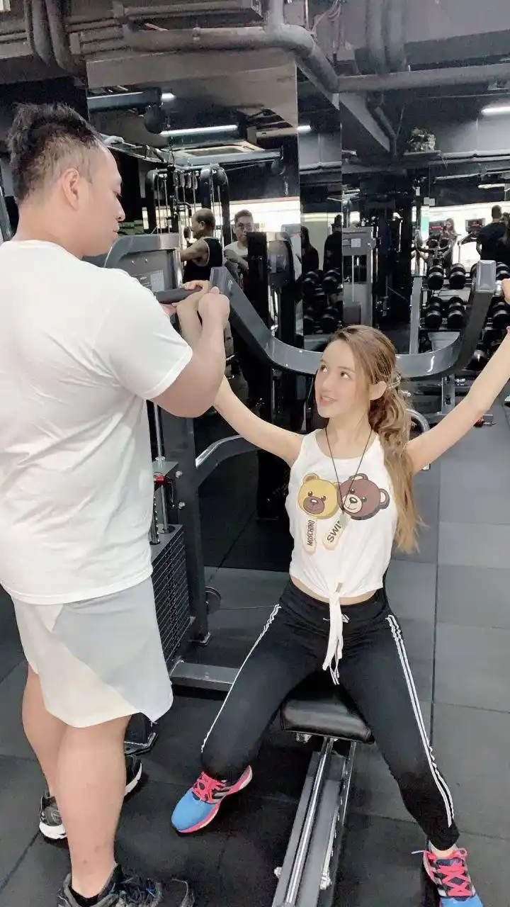 diva许佩榆靠show身材提自己减肥