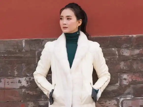 49岁演员王艳最近照片揭秘,面容憔悴状态不好,被怀疑"轻生"