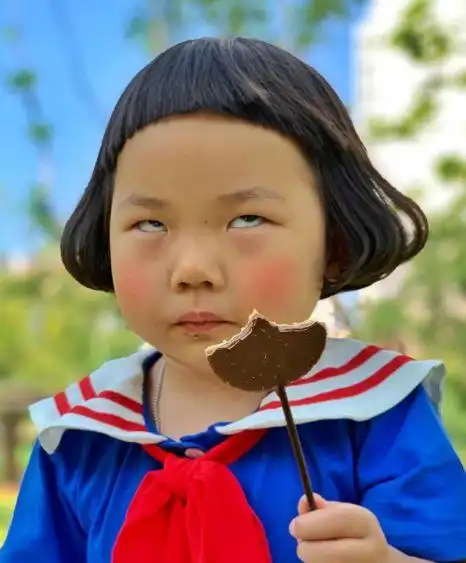 5岁小女孩活成"土味大妈",每一帧都是表情包!网友:太可爱了叭