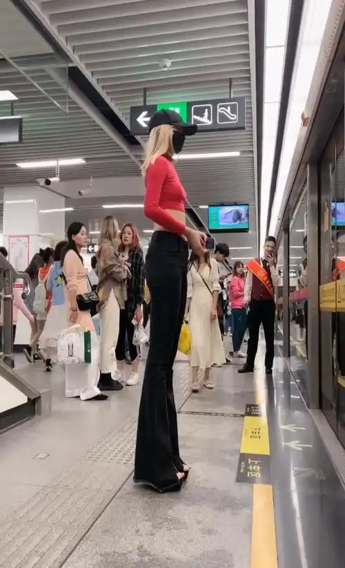 逆天大长腿,两米的女巨人.