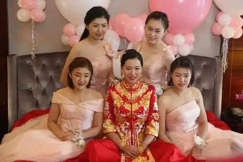 李晓霞今日大婚 世界冠军当伴娘伴郎