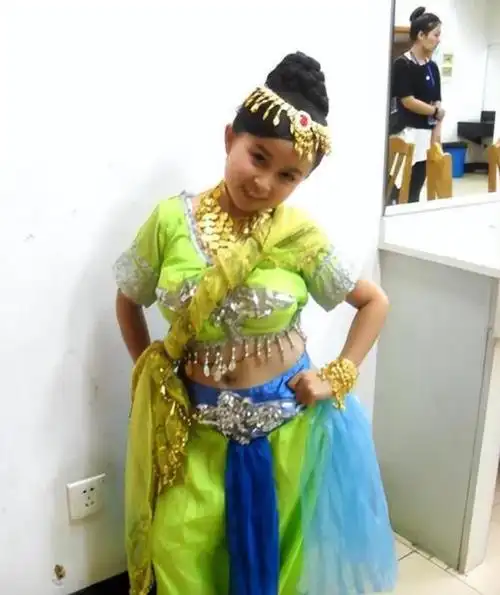 袖珍女朱洁嫁985高材生结婚12年不敢怀孕现已离婚成人生赢家