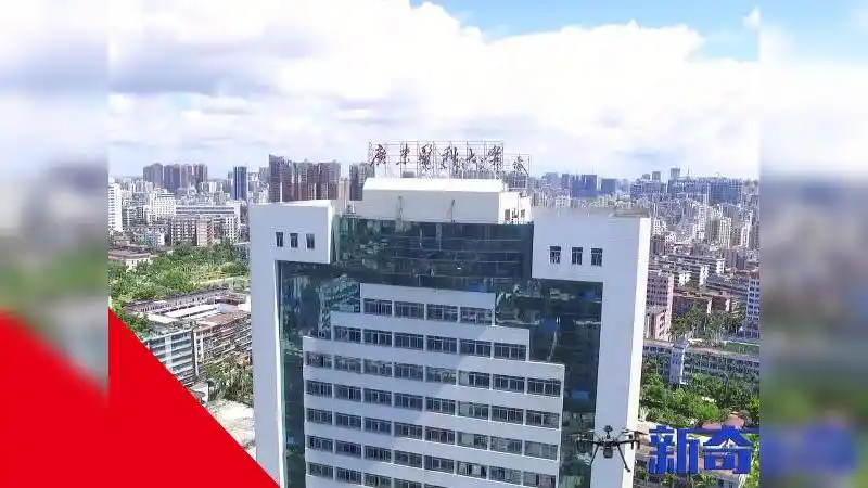 航拍广东医科大学湛江校区,景色优美环境秀丽非常美