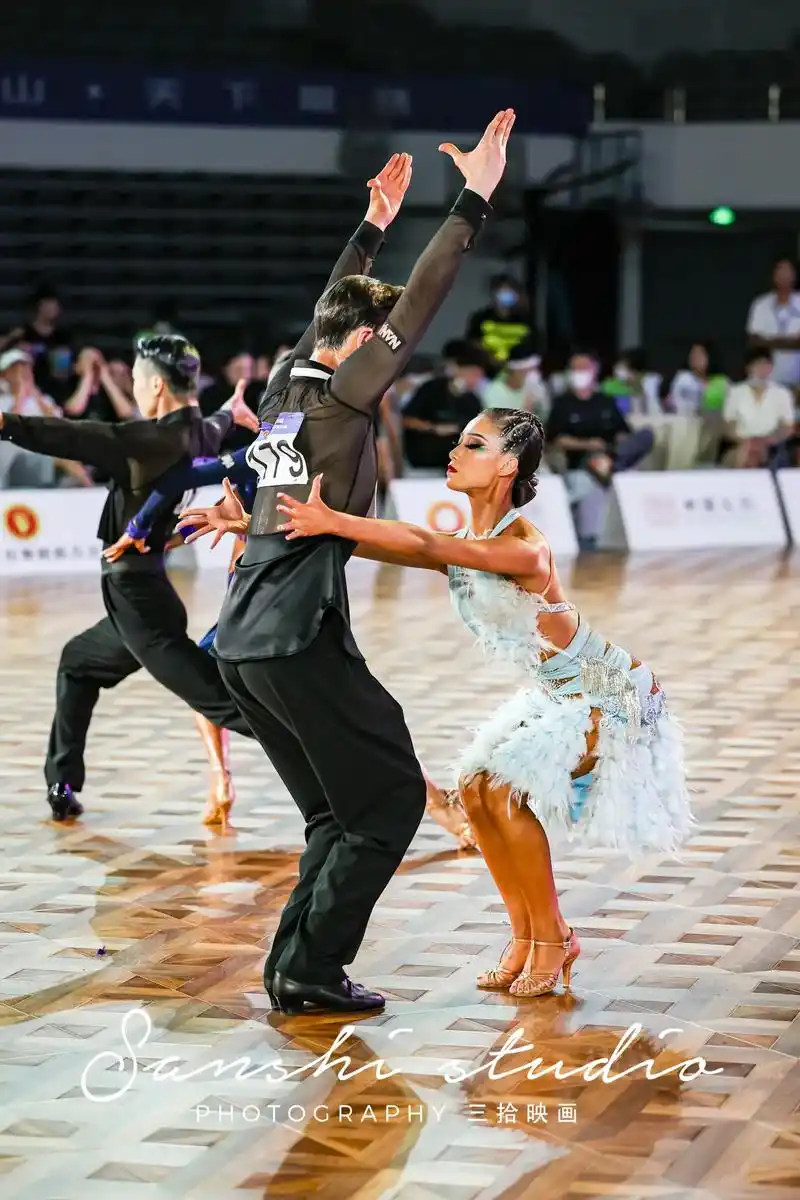 圆规为什么可以画圆,因为心不动,脚在动#拉丁舞比赛照片 #阿 - 抖音