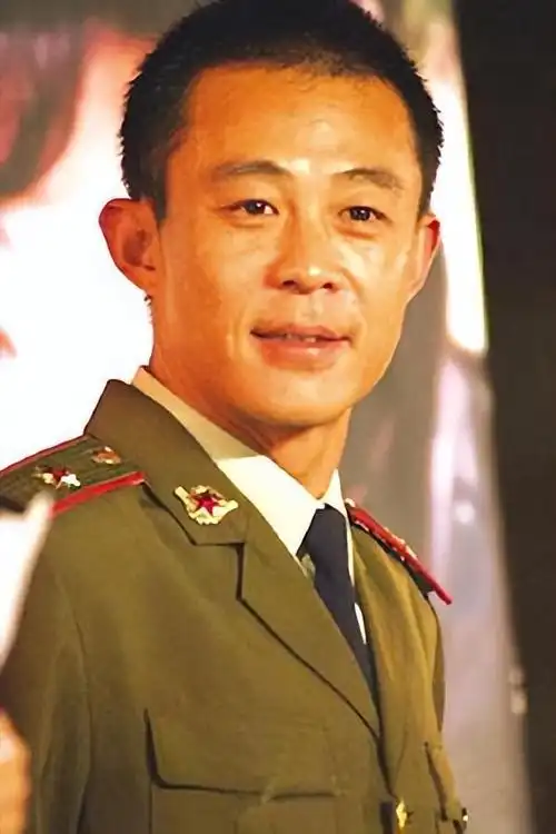 剧中,侯勇饰演了"王晖"一角,给观众留下了深刻的印象.