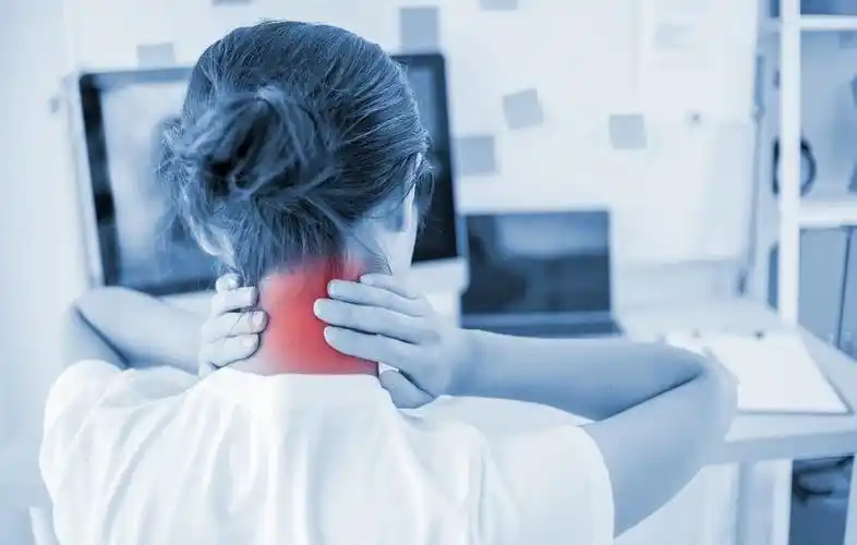 李国民:10年的颈椎病疼痛,不正确治疗,还会继续加重!