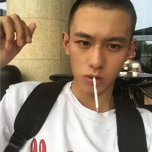 下载最新刚开始她从事的并不是表演72这一行,第一份工作是在中影做