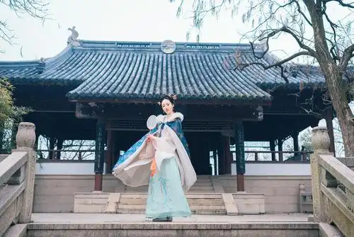 汉服美女气质出尘回眸一笑百媚生的唯美古风摄影