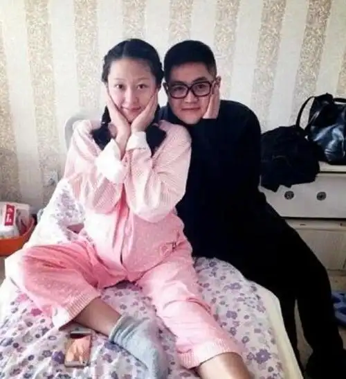 拜师赵本山搭档文松参加欢乐喜剧人走红妻子红遍大江南北