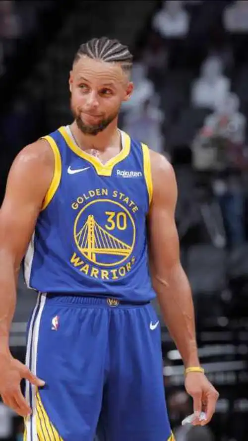 库里机敏上篮 动作敏捷 霸气侧漏啊!