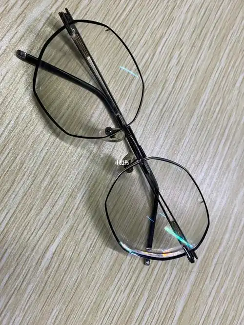 眼镜摔坏了