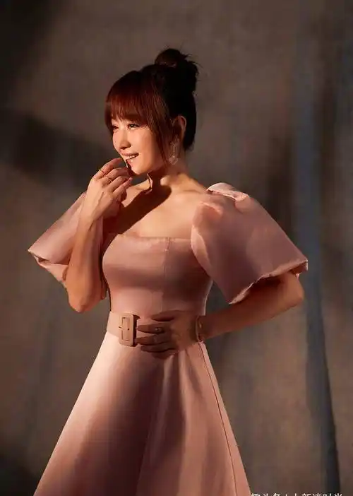 杨钰莹48岁终于放开了!