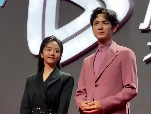 谭松韵钟汉良合体亮相,小松松太可爱了,钟汉良好年轻啊!