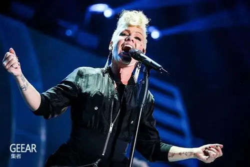 g知 看完美国摇滚歌手pink给女儿的5个建议,我也想有这样的一个妈妈!