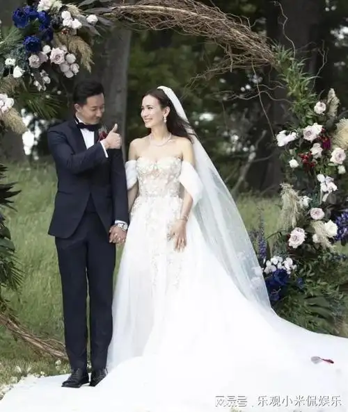 韩庚金希澈14年后合影,油腻大叔和小鲜肉明显,网友:丑出高度