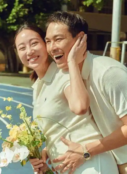 杨佑宁打破"坚持婚前守贞",女友未婚先孕,突然心疼前任郭采洁_恋情