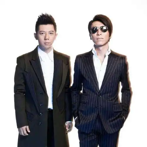 曾今两人的《奔跑》,现在只剩胡海泉一人歌唱,着实让人心疼