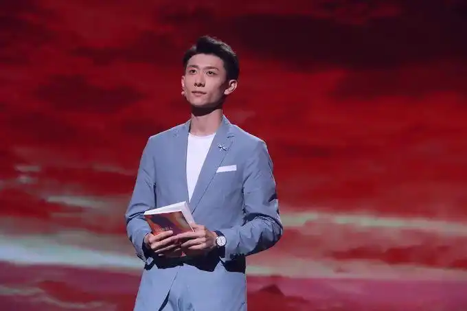 《朗读者》张一山读《追风筝的人》 希望自己一直是单纯的小孩